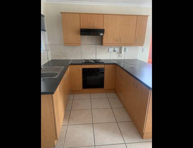 1 BEDROOM PROPERTY TO RENT IN WYNBERG